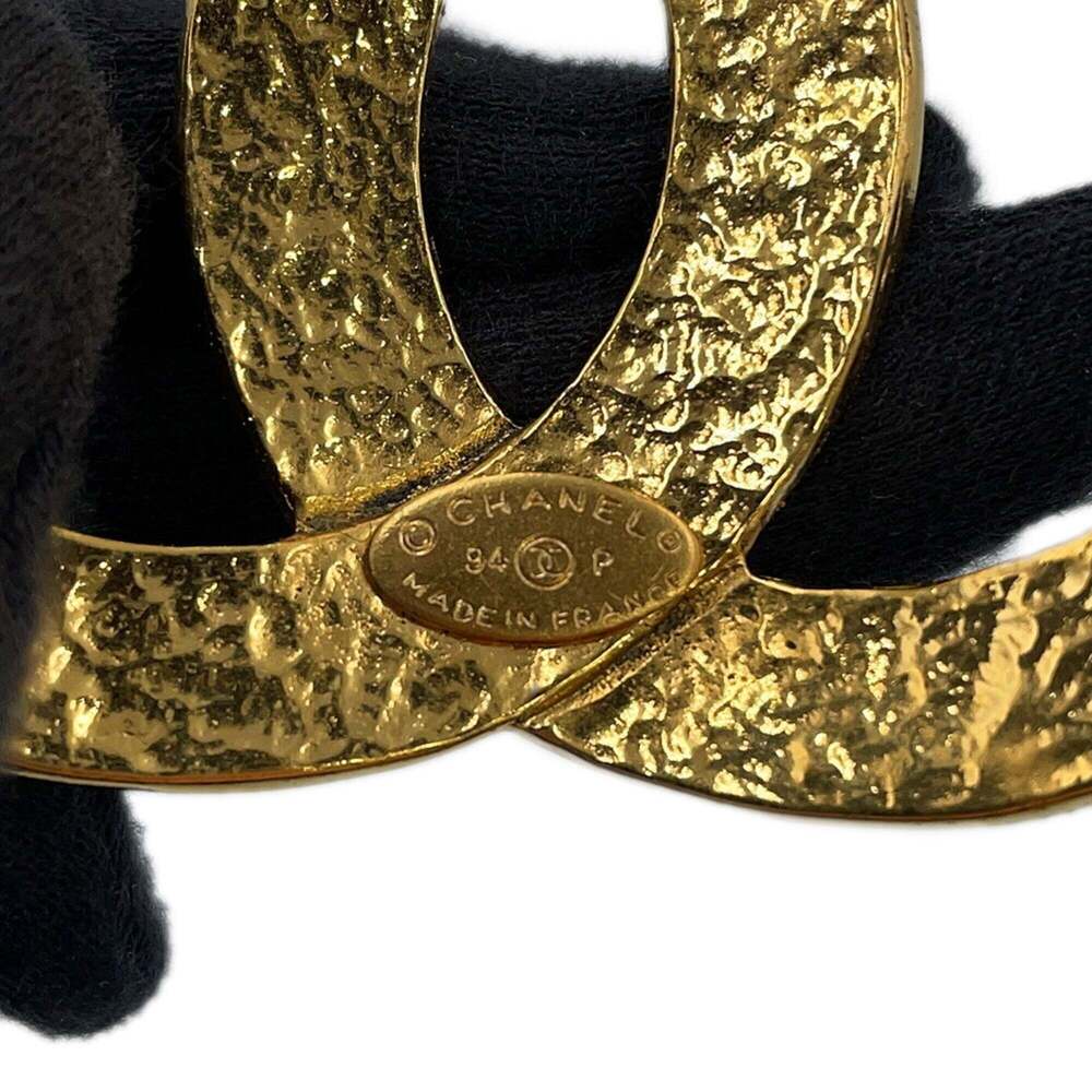CHANEL Gold Logo Brooch - Picture 12 of 13